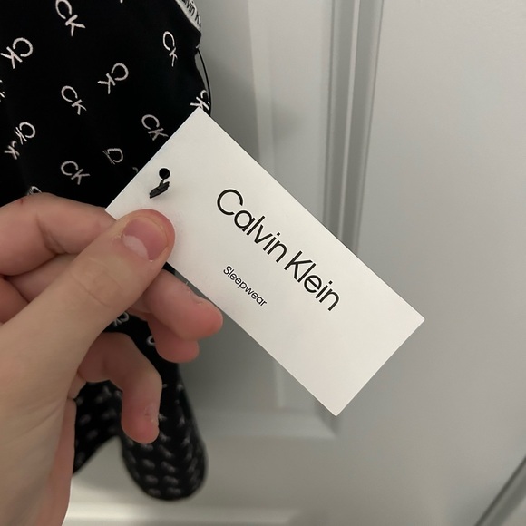 calvin Klein size medium sleep too - Picture 2 of 5